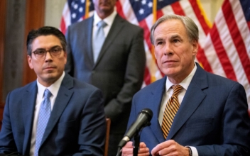 Texas Governor Directs State to Bus or Fly Illegal Immigrants to DC as Title 42 Ends