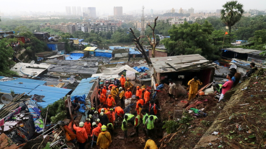 Heavy Rains Cripple Indian Cities; at Least 35 Killed