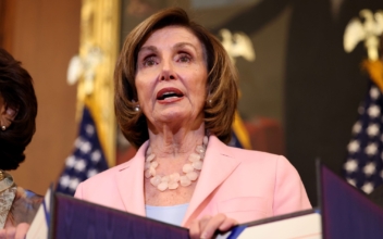 Pelosi: House Won’t Consider Bipartisan Infrastructure Plan Without Reconciliation Proposal