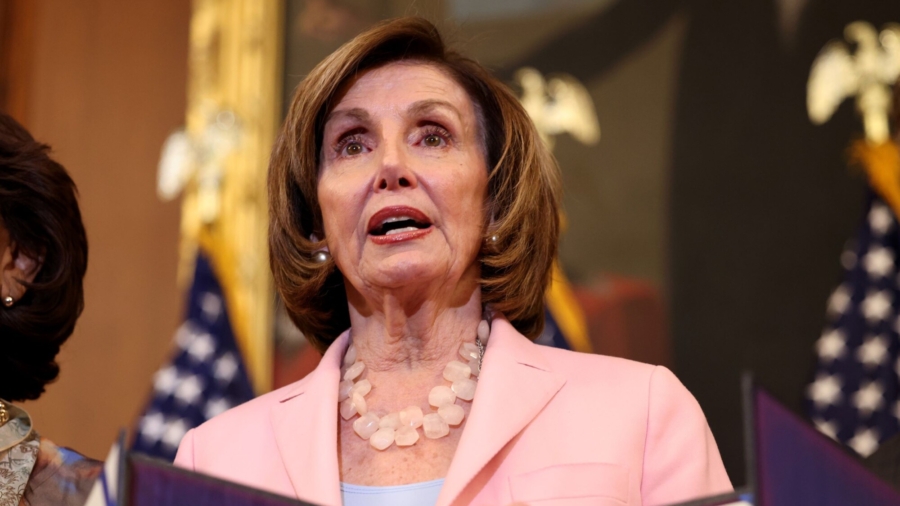 Pelosi: House Won’t Consider Bipartisan Infrastructure Plan Without Reconciliation Proposal