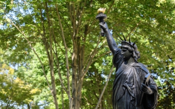 Mini ‘Lady Liberty’ Comes to Washington for Next Decade
