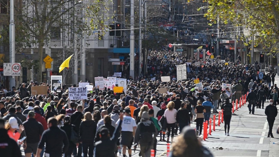 Thousands of Australians Protest Lockdowns in Sydney, Melbourne
