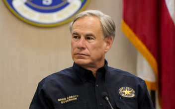 Texas Gov. Abbott Tests Negative for COVID-19 After ‘Brief and Mild’ Infection