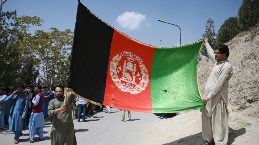 Afghan Protests Spread To Kabul In Early Challenge To Taliban | NTD