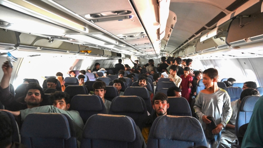 Afghans With Authorized Papers to be Allowed to Travel After Aug. 31: Taliban