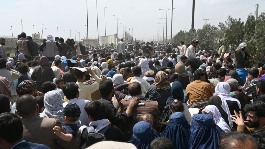 Crush at Kabul Airport Kills 7 as Afghans Try to Flee
