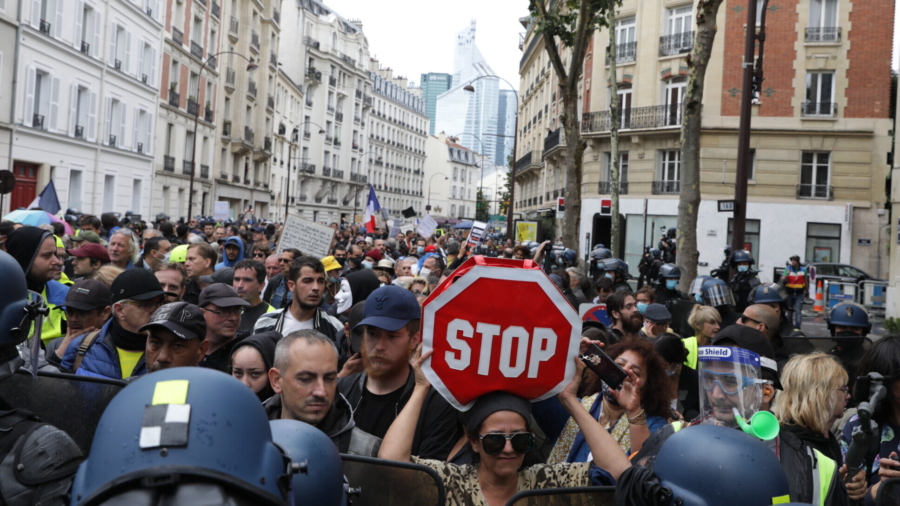 ‘No Vaccine Passports’: Massive Protests Across France Over COVID Rules Starting Monday