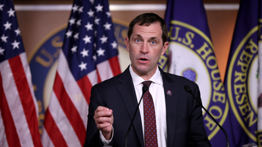 House Democrats Call to Extend Aug. 31 Evacuation Deadline