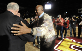 Loyola Chicago Basketball Pioneer Jerry Harkness Dies at 81