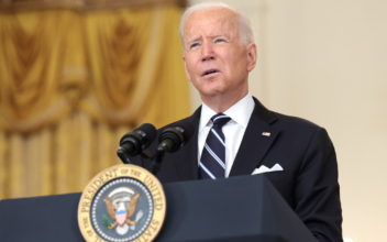 US Troops to Continue Evacuations of Americans in Afghanistan ‘Until We Get Them All Out’: Biden