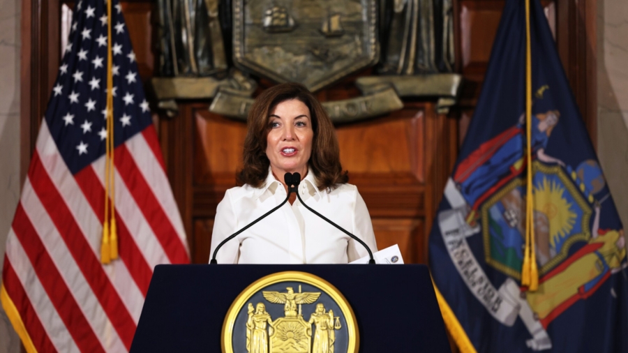 New York Gov. Hochul Vows Swift Action Against Virus