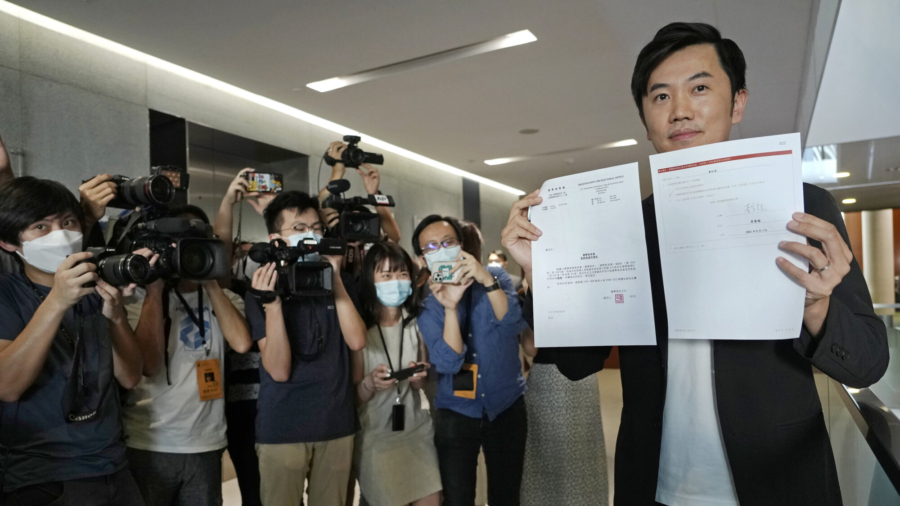 Hong Kong Disqualifies Independent Lawmaker From Legislature