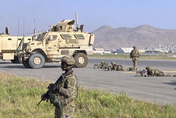 U.S soldiers stand guard along a perimeter at the international airport in Kabul, Afghanistan,on Aug. 16, 2021. (Shekib Rahmani/AP Photo)