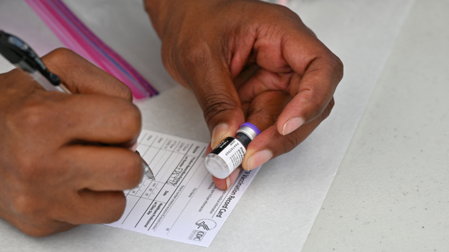 Top Democrat Issues Warnings About Fake Vaccine Cards