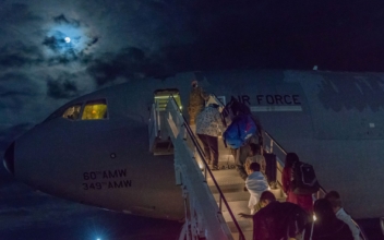 Canada Halts Afghanistan Evacuations as Deadline Looms