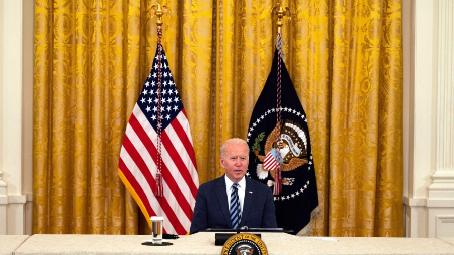 Biden, Private Sector Meet Over Cyber Defense