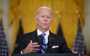 Biden Faces Bipartisan Criticism Over Collapse of Afghanistan