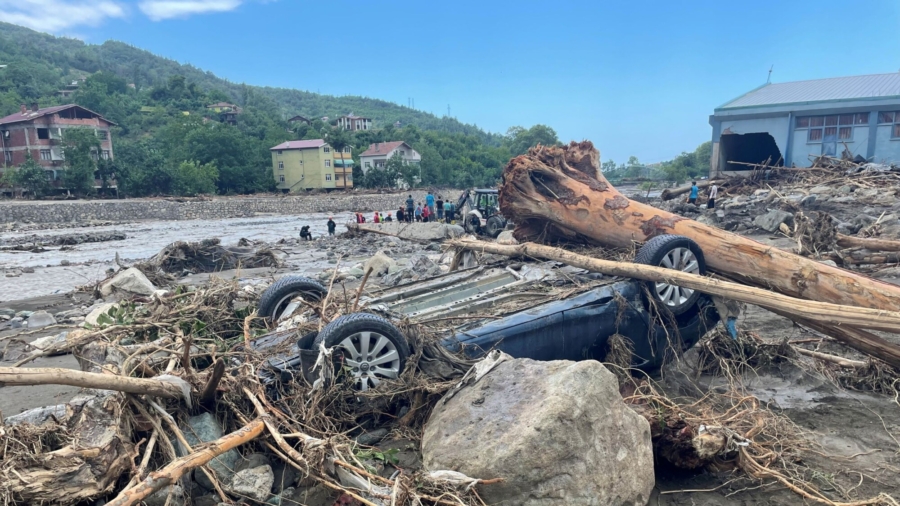 At Least 44 Killed in Turkey Flood as Search for Missing Continues