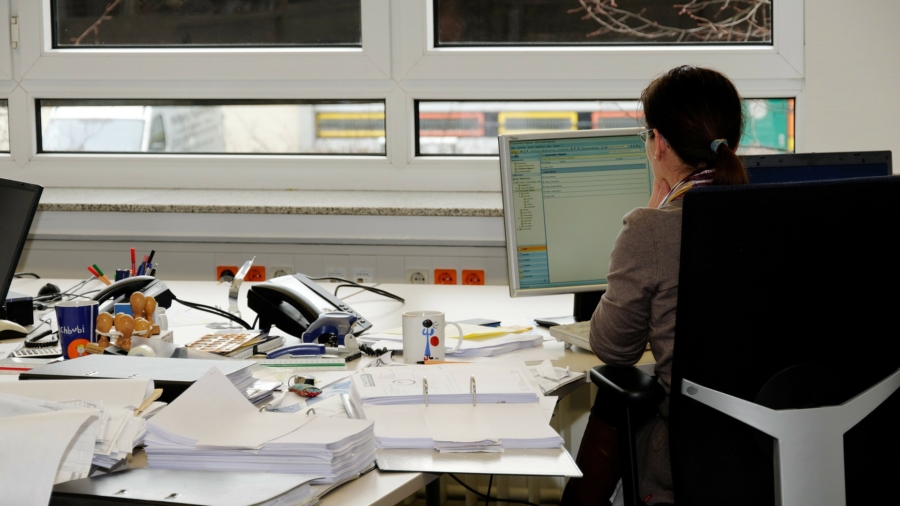 Long Work Hours Raise Odds of Heart Attack