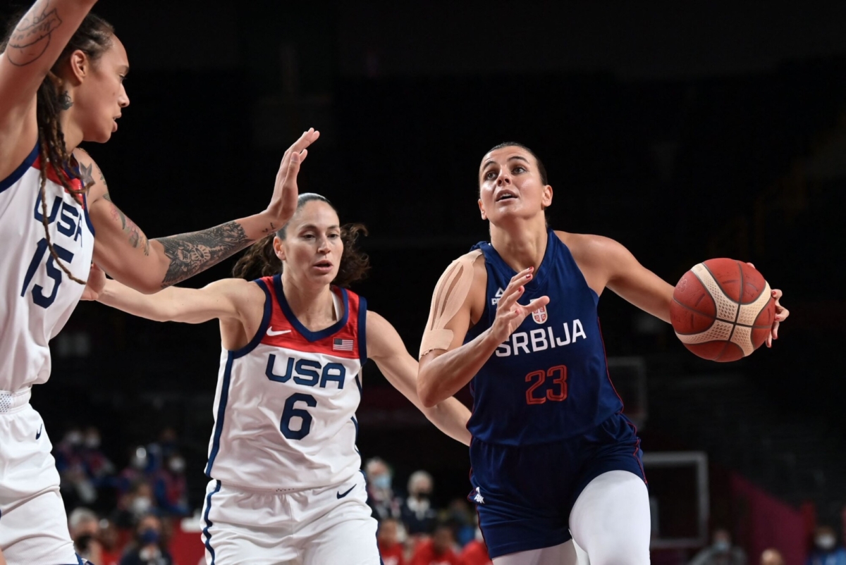 Serbia's Ana Dabovic (R) runs with the ball past USA's Sue Bird (C) and Brittney Griner in the women's semi-final basketball match between USA and Serbia during the Tokyo 2020 Olympic Games at the Saitama Super Arena in Saitama, Japan, on Aug. 6, 2021. (Aris Messinis/AFP via Getty Images)