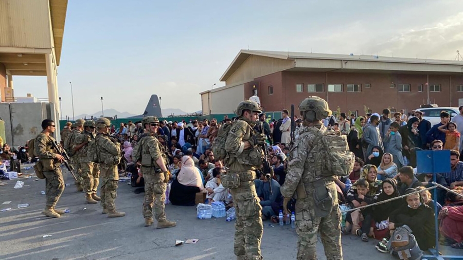 US Soldiers Fire Tear Gas at Kabul Airport