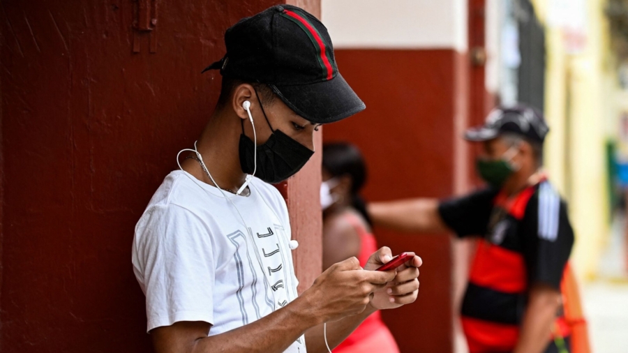 Cuban Regime Tightens Control Over Internet
