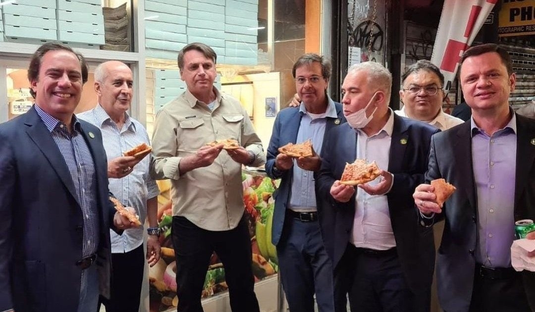 Unvaccinated Brazilian President Eats Pizza on NYC Sidewalk, Defends Pandemic Decisions
