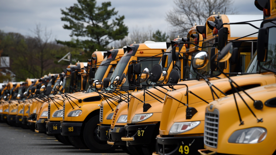 Ohio Dad Shuttles Kids to School in Limo