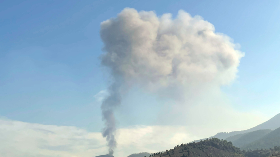 Spanish Island Gets Aid After Volcanic Eruption