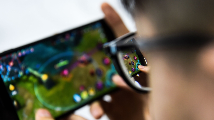 Gamers React to China's New Video Game Limit