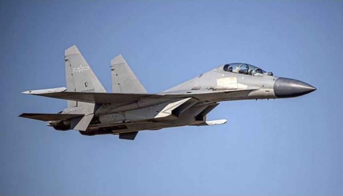 A Chinese PLA J-16 fighter jet flies in an undisclosed location in a file photo. (Taiwan Ministry of Defense via AP)