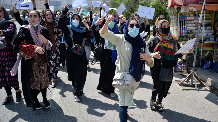 Taliban Uses Gunfire to Disperse Protest, Detains Journalists