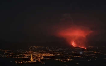 Volcanic Ash Cloud Closes La Palma Airport, New Vent Emerges
