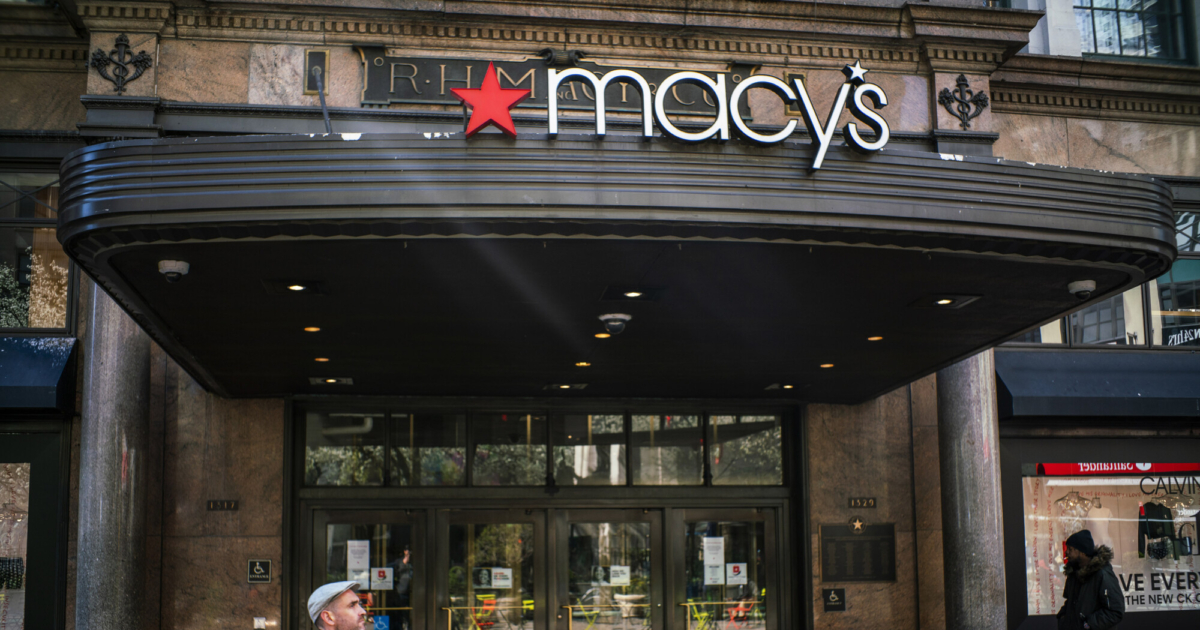 Macy’s to Hire 76,000 Workers for Holiday Shopping Season NTD
