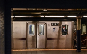 ‘Get on the Train!’: NYC Mayor
