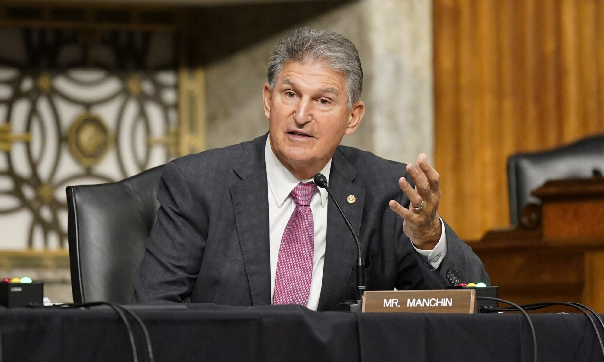 Manchin Joins GOP to Fight Private Sector Vaccine Mandate