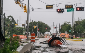 Around 422,000 in Texas Without Power From Storm Nicholas