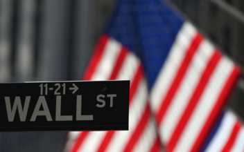 US Regulators Slap 11 Wall Street Firms With $549 Million in Fines Over Messaging Probe