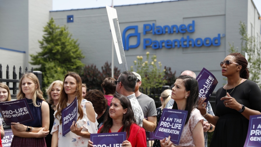 Oklahoma Bill Would Ban Abortions