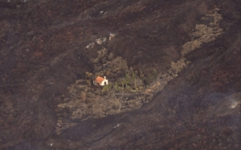 ‘Miracle House’ Escapes Lava on La Palma