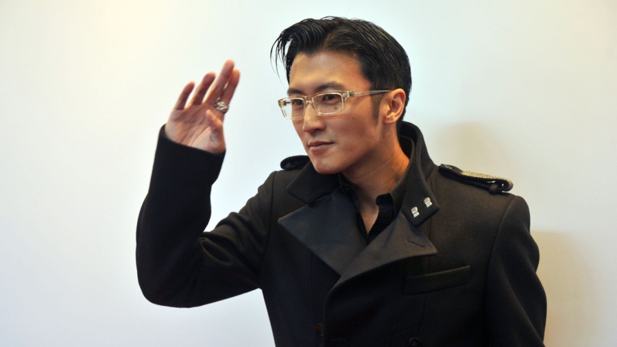 Hong Kong Actor Gives Up Dual Citizenship