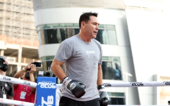 Oscar De La Hoya Hospitalized With COVID-19 Days Before His Return to the Boxing Ring