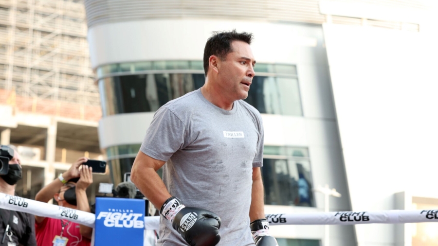 Oscar De La Hoya Hospitalized With COVID-19 Days Before His Return to the Boxing Ring