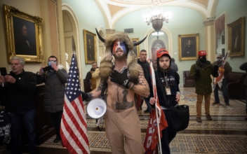 Capitol Police Served as ‘Tour Guides’ for QAnon Shaman on Jan. 6: Tucker Carlson