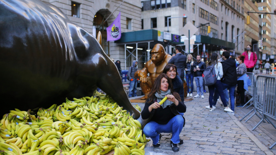 10,000 Bananas and a Gorilla at Wall Street