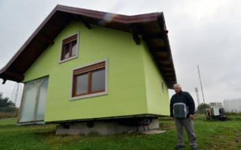 Bosnian Makes Rotating House a Monument of Love for His Wife