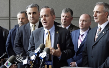 Head of NYPD Sergeant Union Resigns After FBI Raids Office, Home
