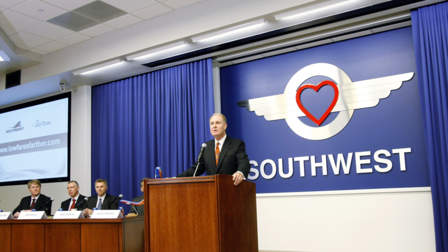 Southwest CEO: Vaccine Mandates Weren’t Behind Flight Cancelations, Suggests ‘Absenteeism’ Is the Cause