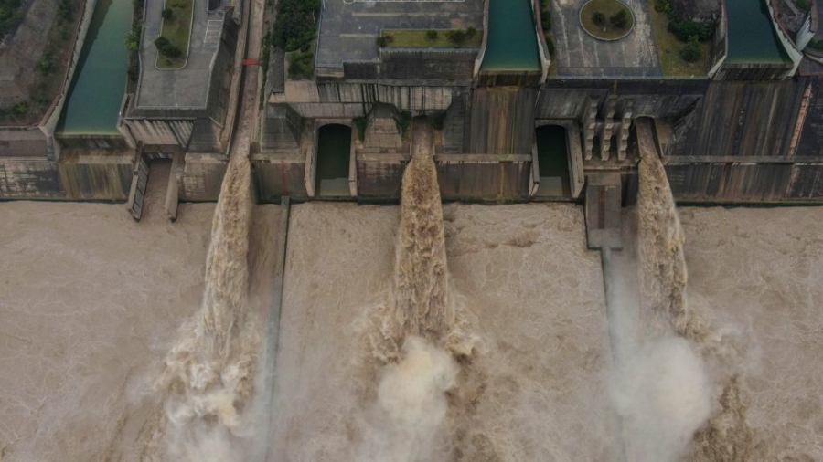 Chinese Reservoir Discharge Washes Man Away