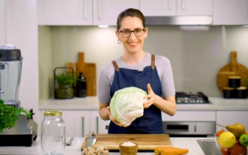 The Health Benefits of Sauerkraut and How to Make It